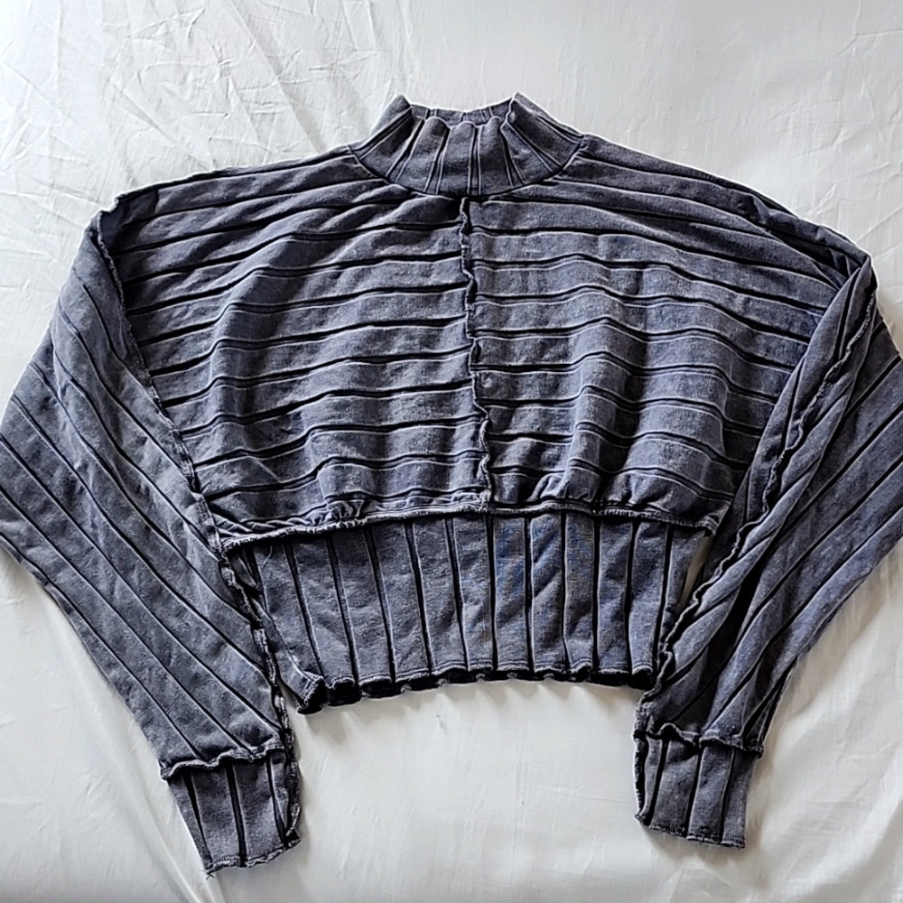 ✨️ UO Cropped Mock Neck ✨️